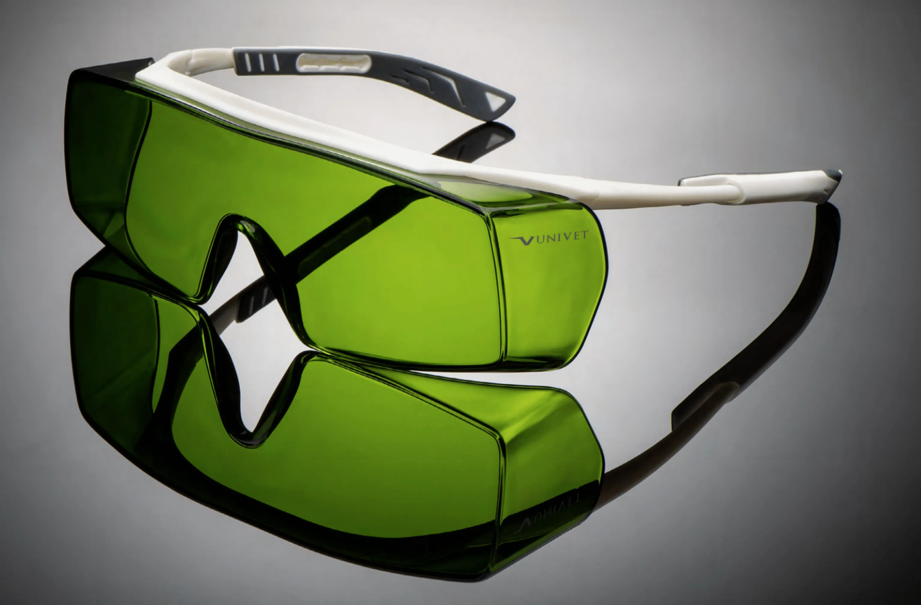 Laser safety glasses with green lenses
